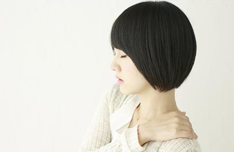 肩こりの女性